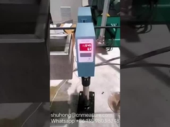 измерение диаметра резинового шланга с помощью лазерного диаметрометра